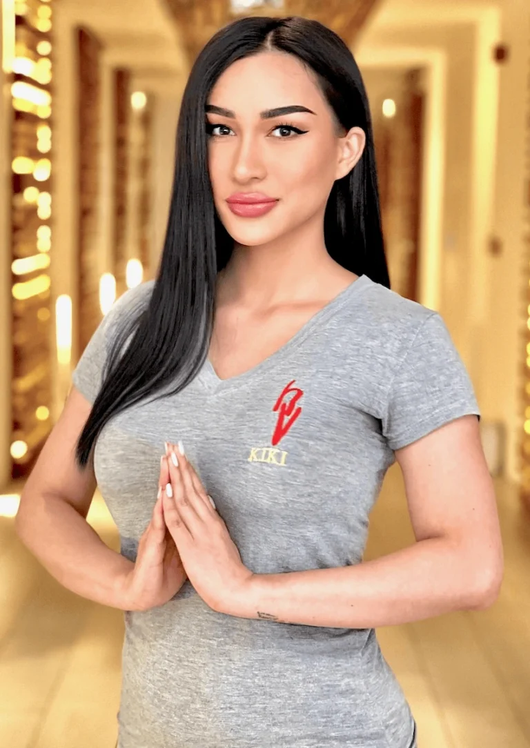 kiki-black-gold-jumeirah1-therapist