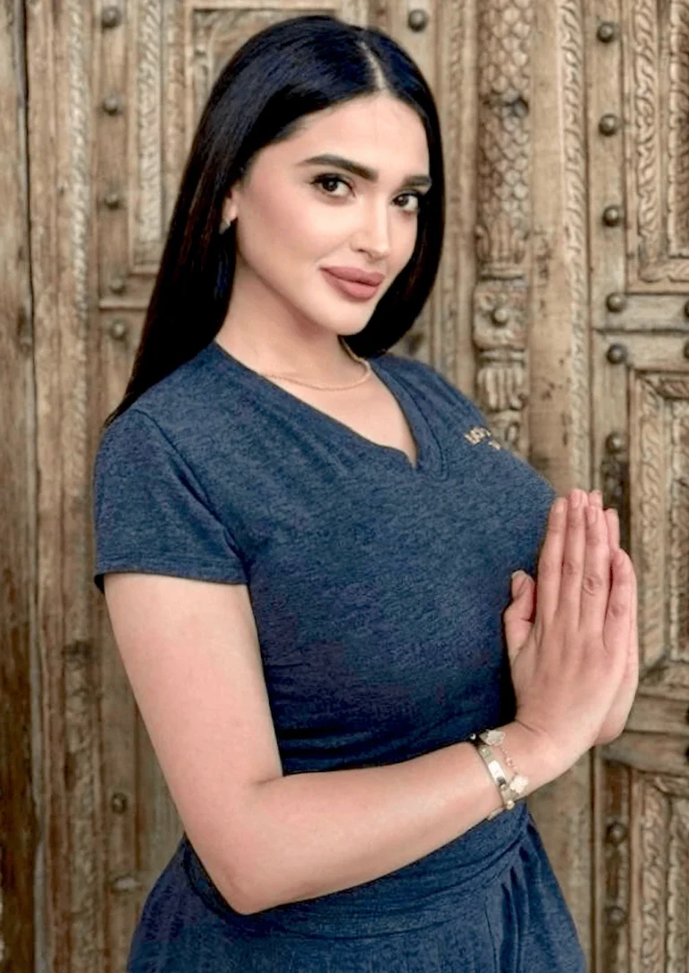 sarah-black-gold-alhabtoor-therapist