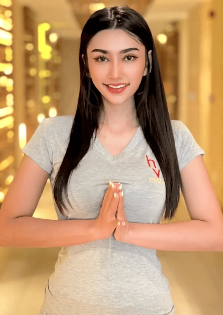 chloe-black-gold-jumeirah1-therapist