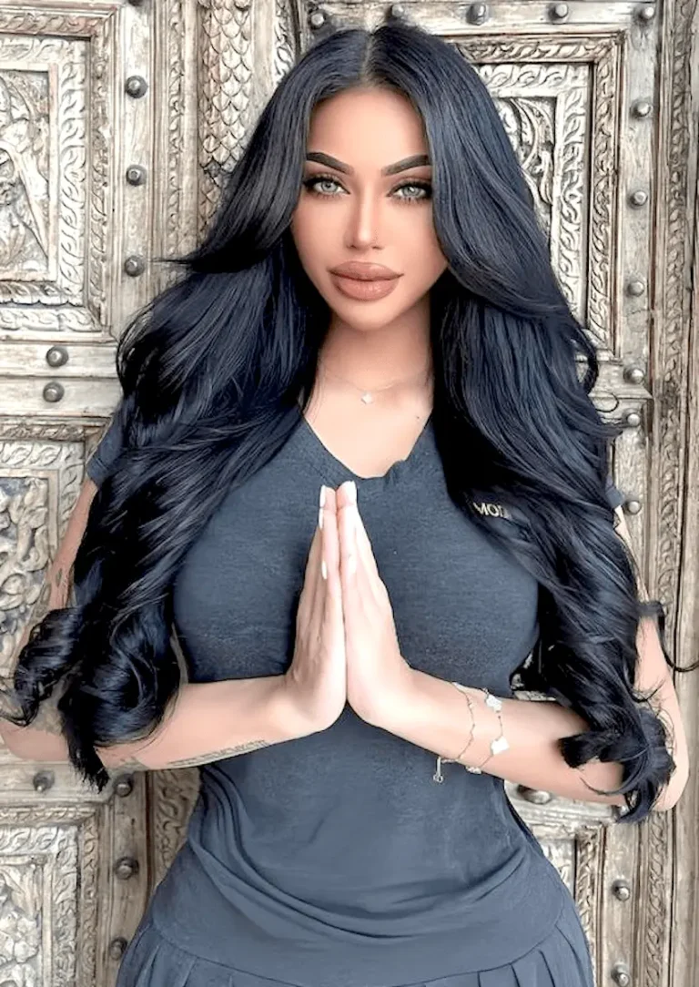 modi-black-gold-alhabtoor-therapist